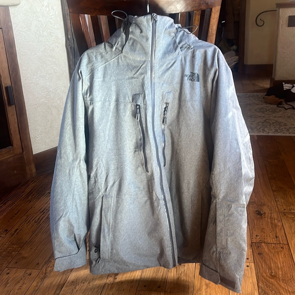 The North Face ski and snowboard jacket grey and cozy